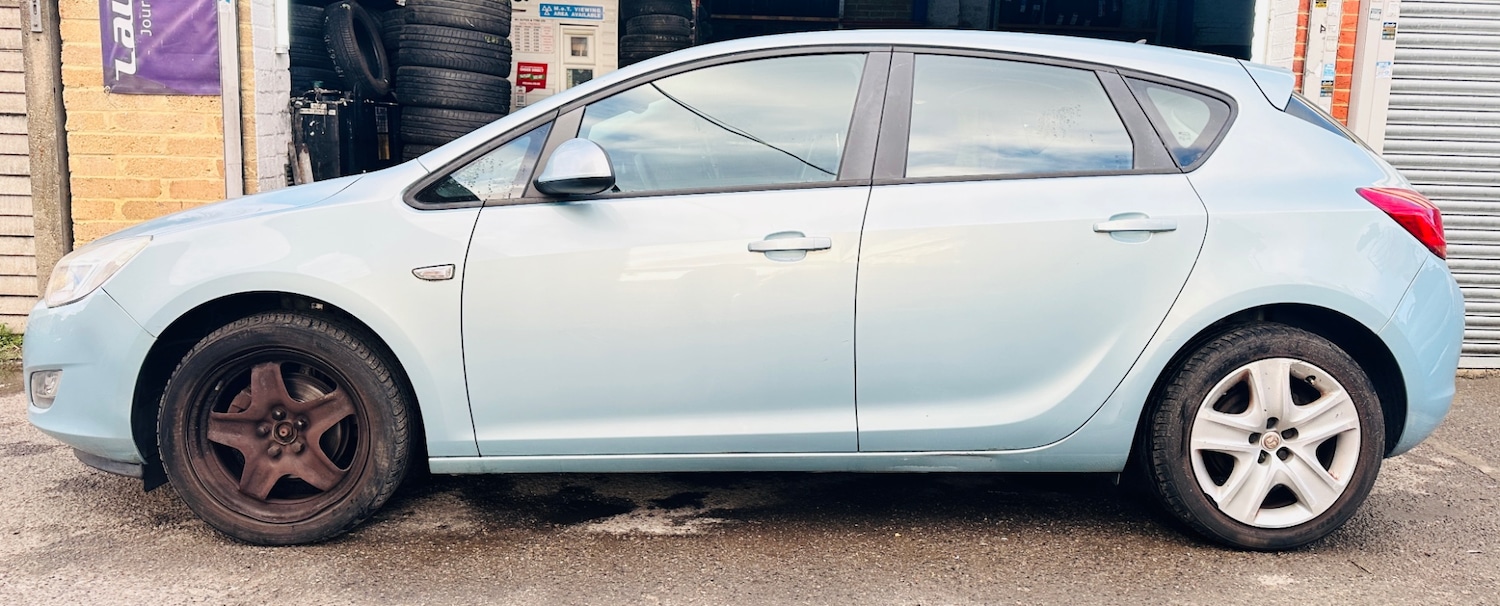 Used Vauxhall Astra 2010 for sale - 77264215: Photo 7