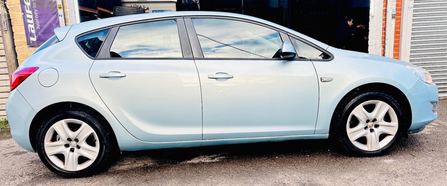 Used Vauxhall Astra 2010 for sale - 77264215: Photo 8