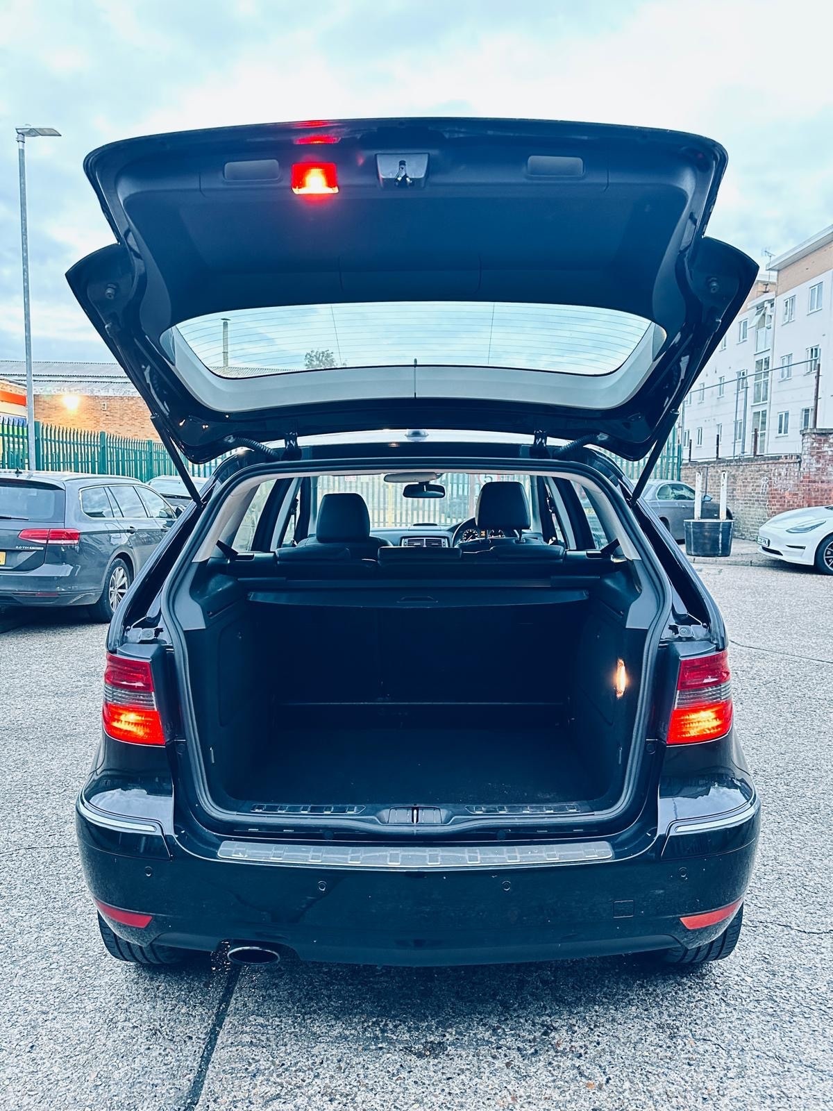 Used Mercedes-Benz B Class 2010 for sale - 76355717: Photo 19