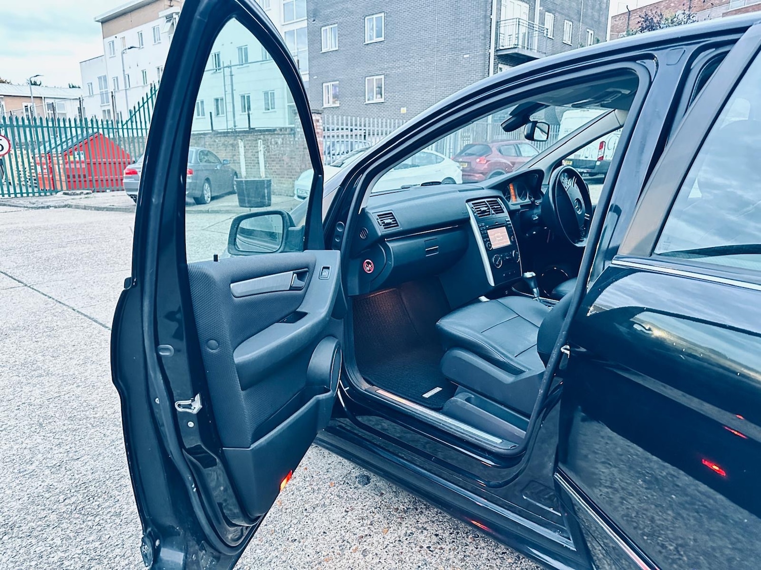 Used Mercedes-Benz B Class 2010 for sale - 76355717: Photo 6