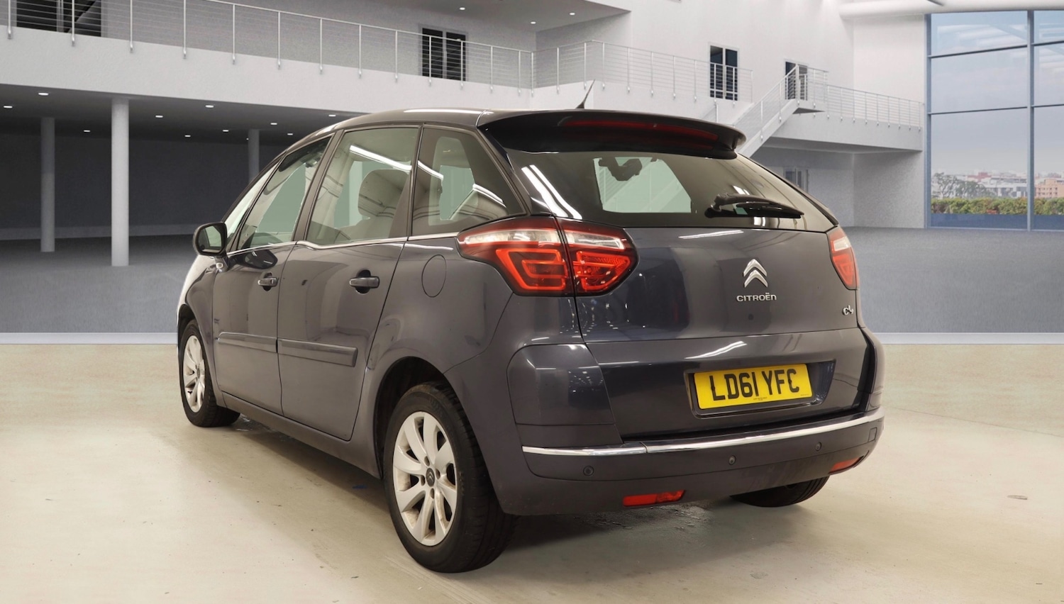 Used Citroen C4 Picasso 2011 for sale - 77848868: Photo 4