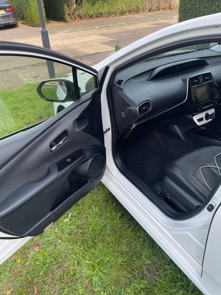 Used Toyota Prius 2017 for sale - 76422275: Photo 4