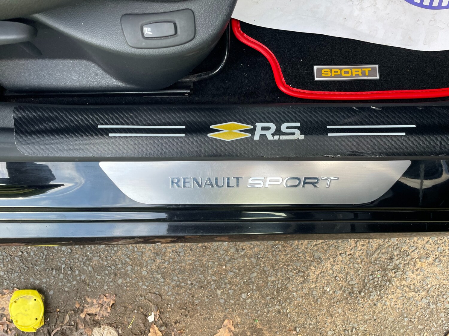 Used Renault Clio 2017 for sale - 76941836: Photo 35