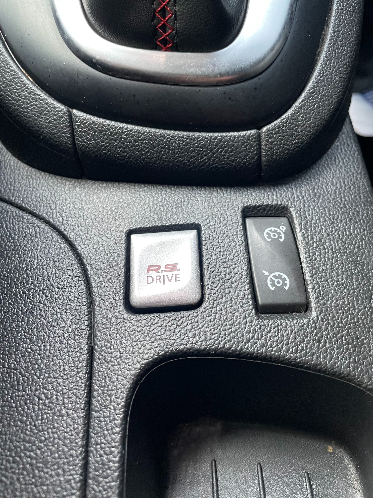 Used Renault Clio 2017 for sale - 76941836: Photo 43