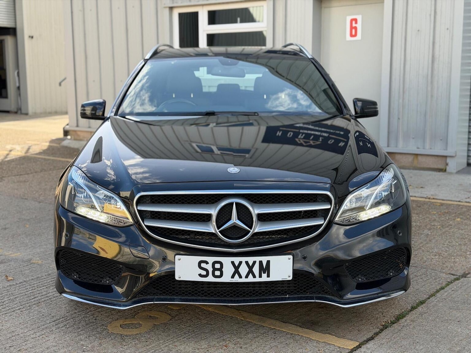 Used Mercedes-Benz E Class 2014 for sale - 76945429: Photo 2