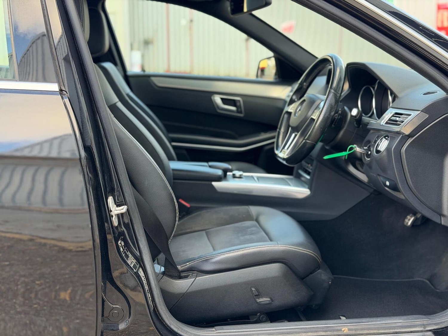 Used Mercedes-Benz E Class 2014 for sale - 76945429: Photo 34