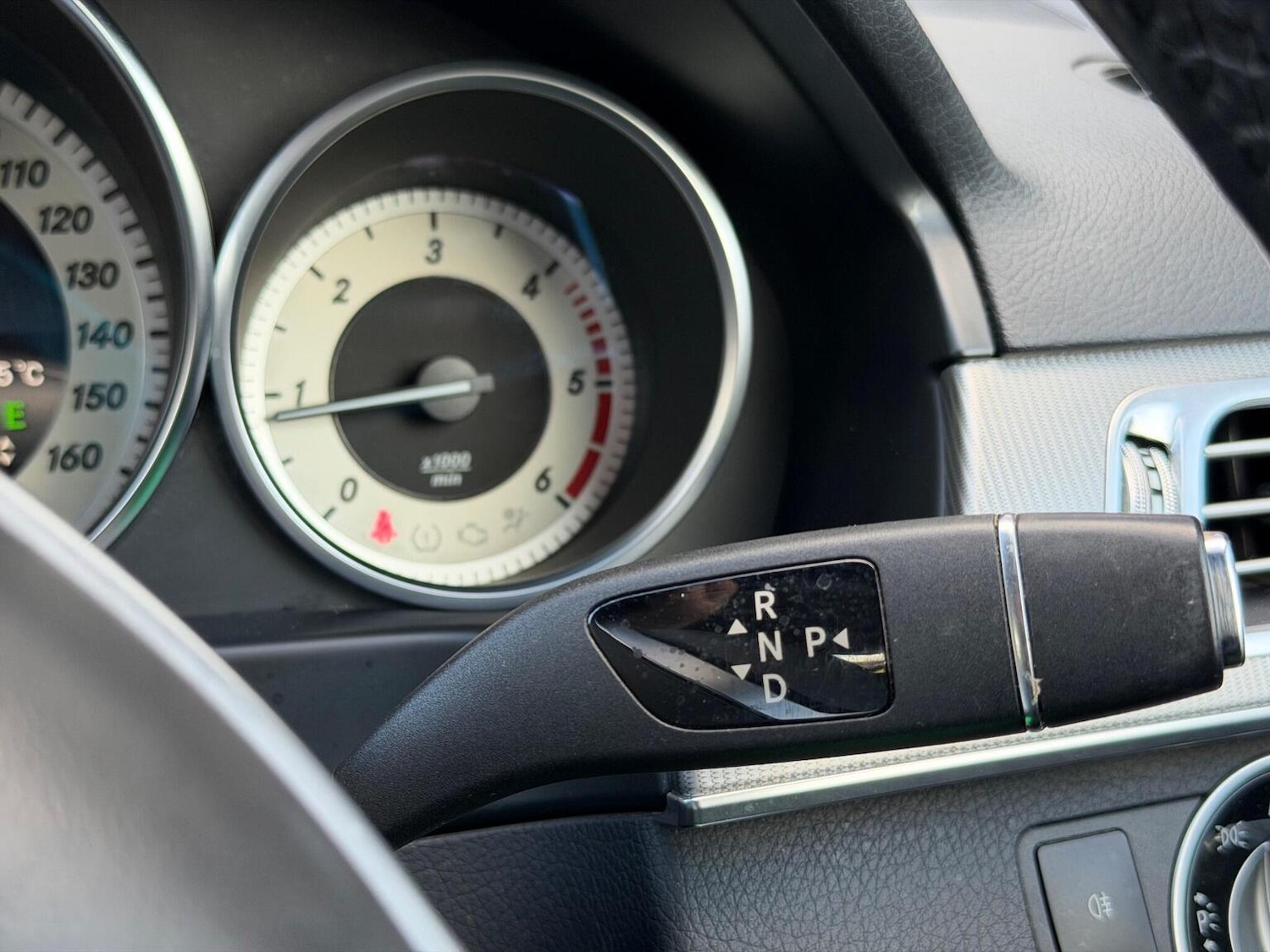 Used Mercedes-Benz E Class 2014 for sale - 76945429: Photo 42