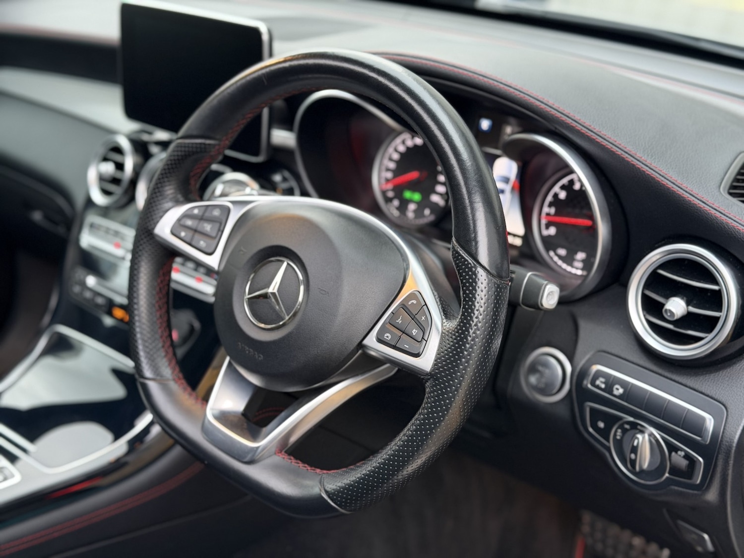 Used Mercedes-Benz GLC 2018 for sale - 77233757: Photo 3