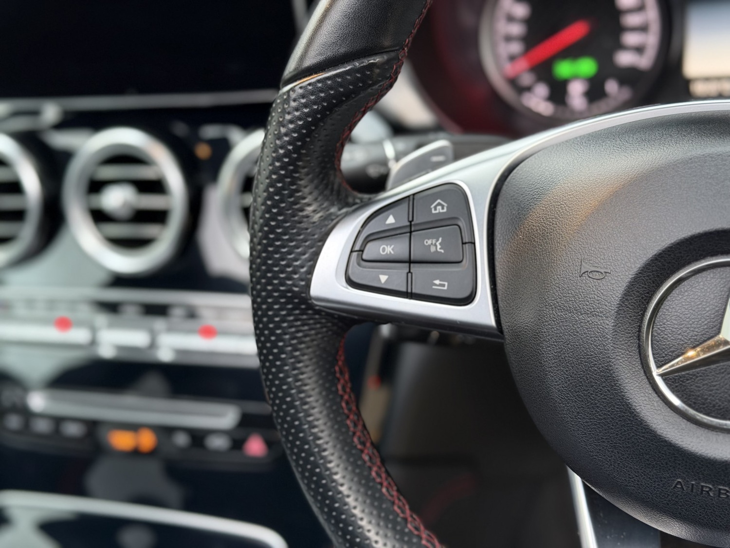 Used Mercedes-Benz GLC 2018 for sale - 77233757: Photo 40