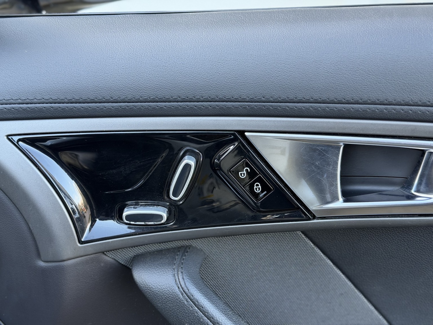 Used Jaguar F-Type 2013 for sale - 76945418: Photo 45