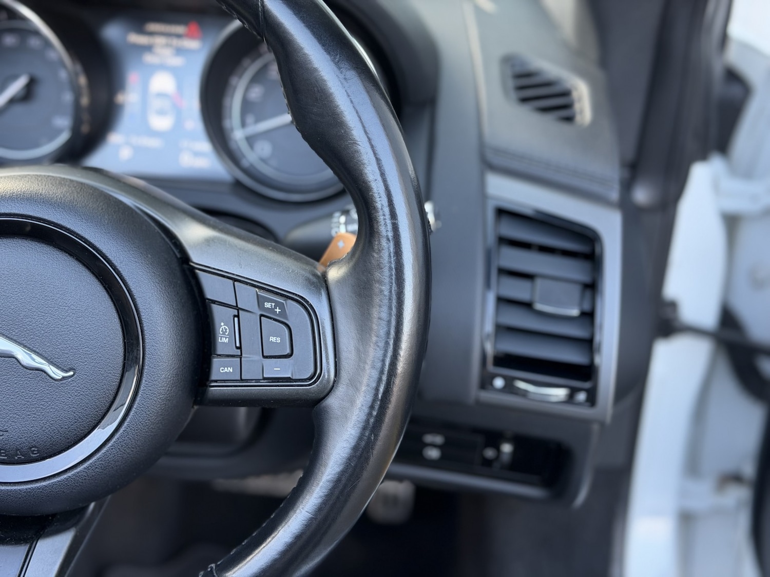 Used Jaguar F-Type 2013 for sale - 76945418: Photo 47