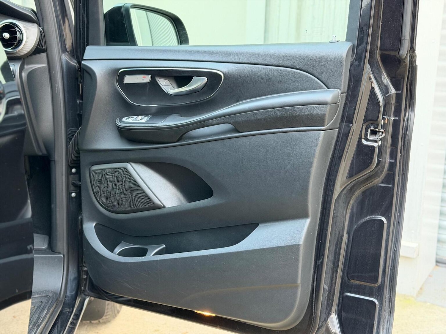 Used Mercedes-Benz V-Class 2016 for sale - 76945423: Photo 30