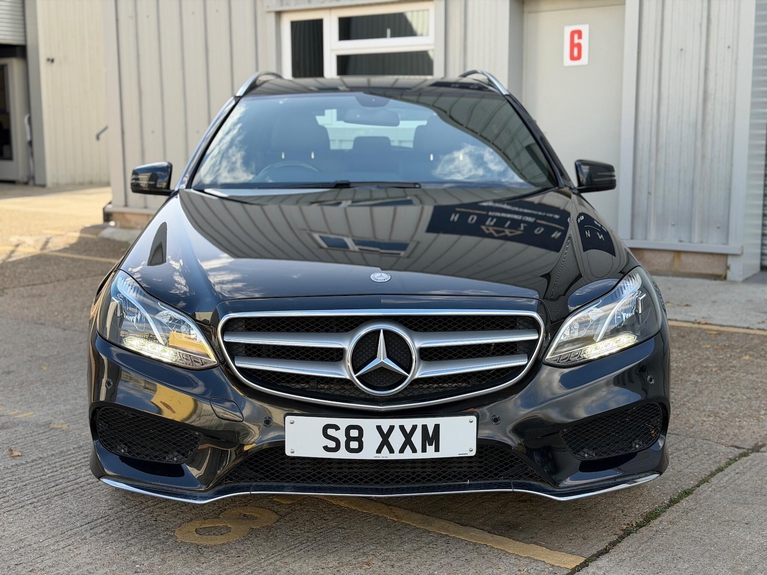 Used Mercedes-Benz E Class 2014 for sale - 76397947: Photo 2