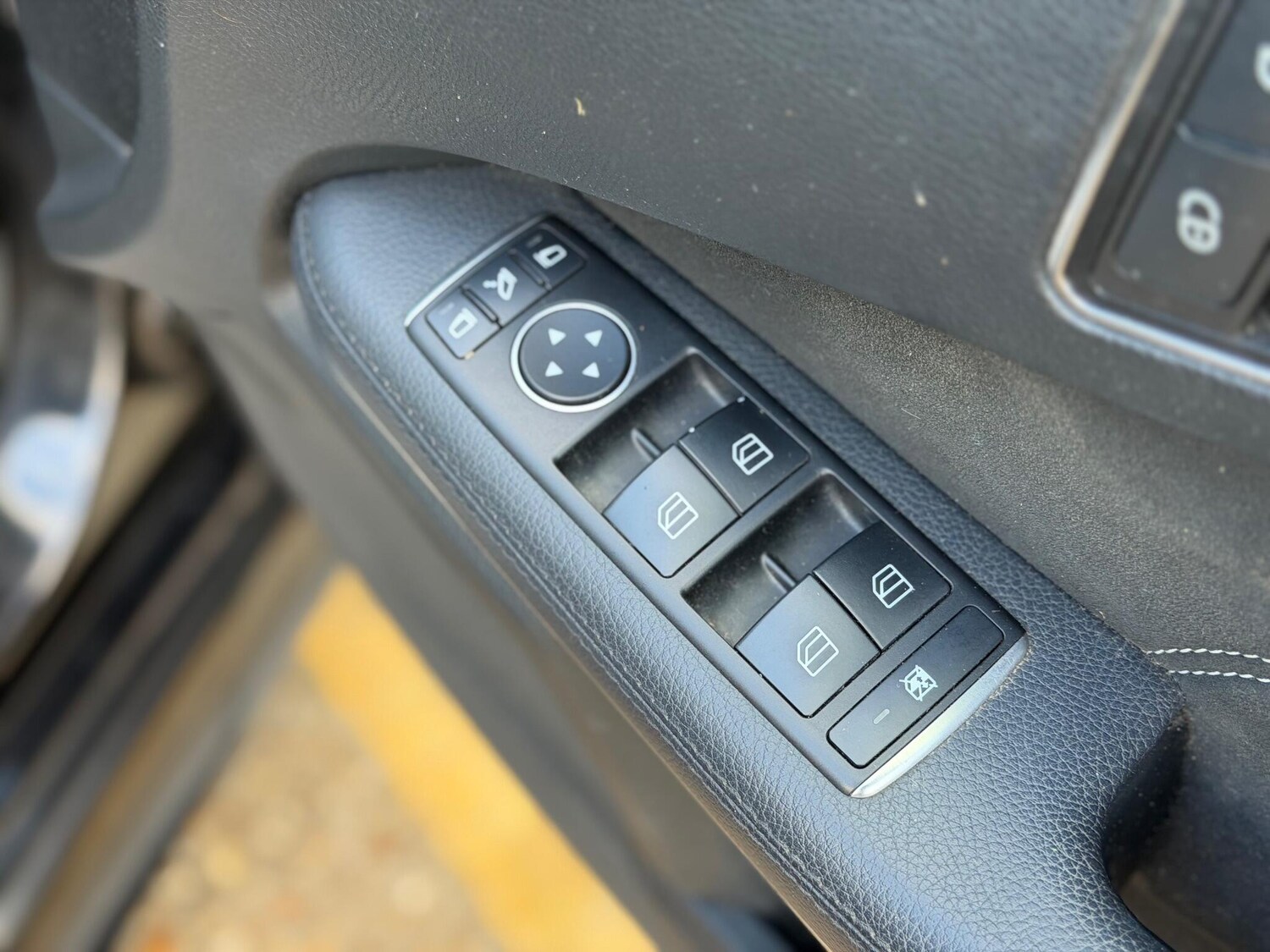 Used Mercedes-Benz E Class 2014 for sale - 76397947: Photo 38