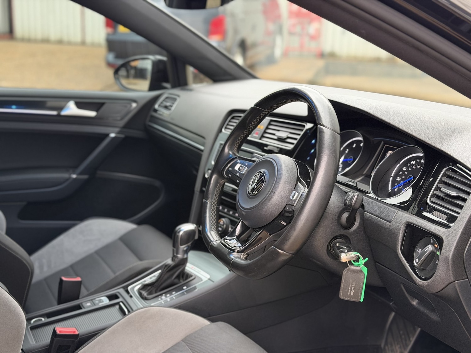 Used Volkswagen Golf 2016 for sale - 77159308: Photo 3