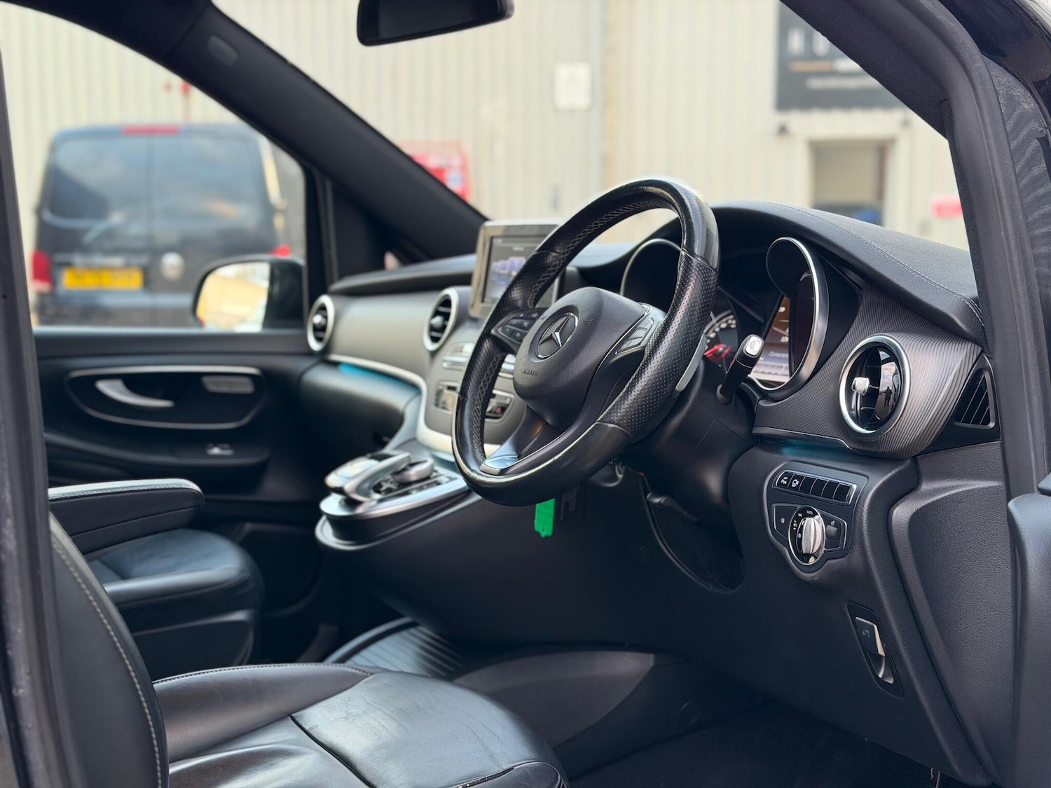 Used Mercedes-Benz V-Class 2016 for sale - 76701634: Photo 31