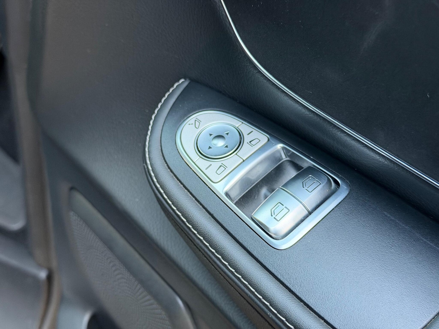 Used Mercedes-Benz V-Class 2016 for sale - 76701634: Photo 35