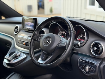 Used Mercedes-Benz V-Class 2016 for sale - 76701634: Photo