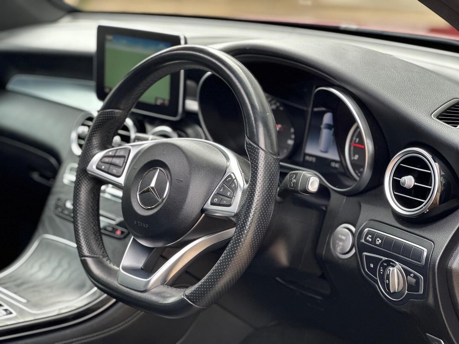 Used Mercedes-Benz GLC 2017 for sale - 76945427: Photo 3