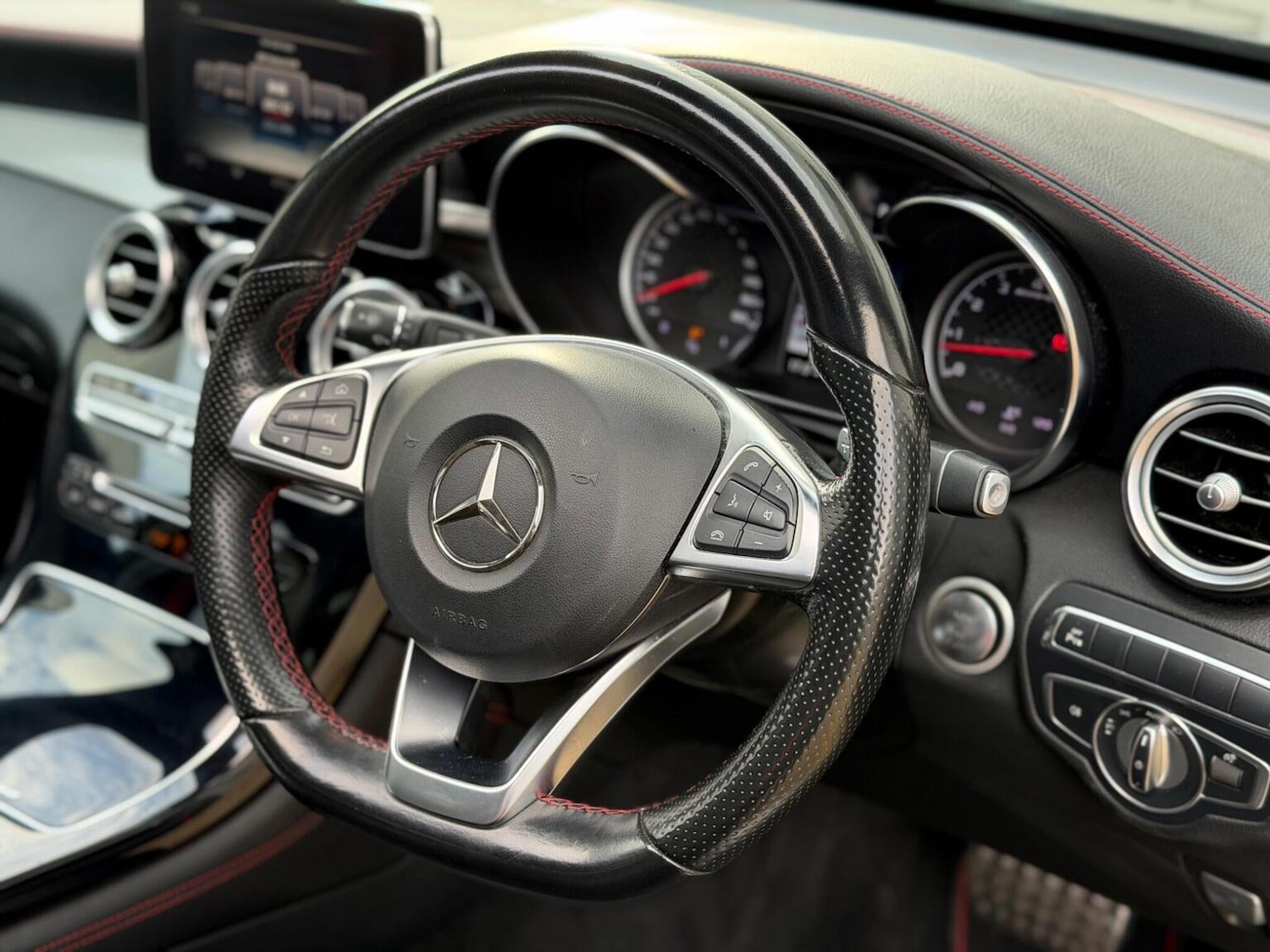 Used Mercedes-Benz GLC 2017 for sale - 76945433: Photo 3