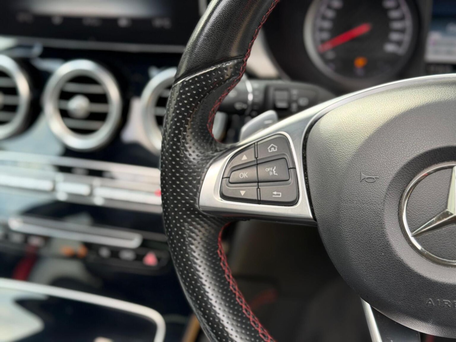 Used Mercedes-Benz GLC 2017 for sale - 76945433: Photo 39