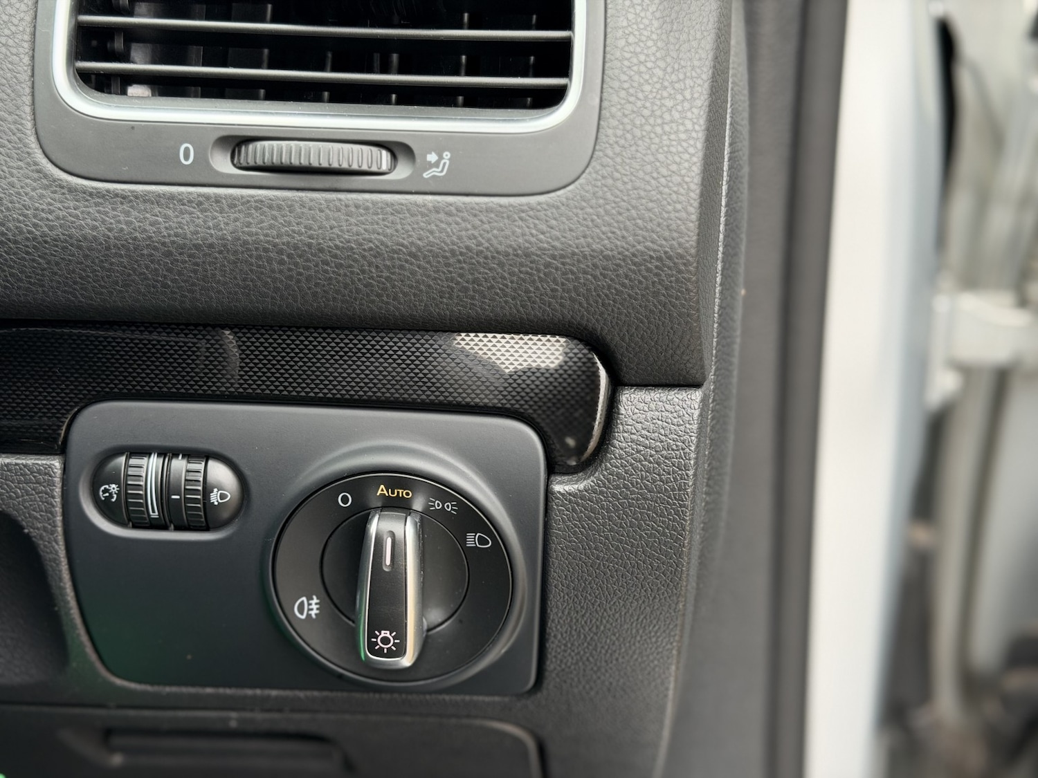 Used Volkswagen Golf 2010 for sale - 77148242: Photo 36