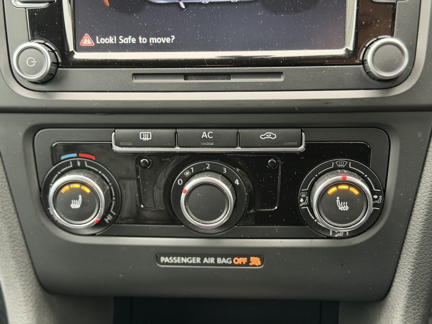 Used Volkswagen Golf 2010 for sale - 77148242: Photo 49