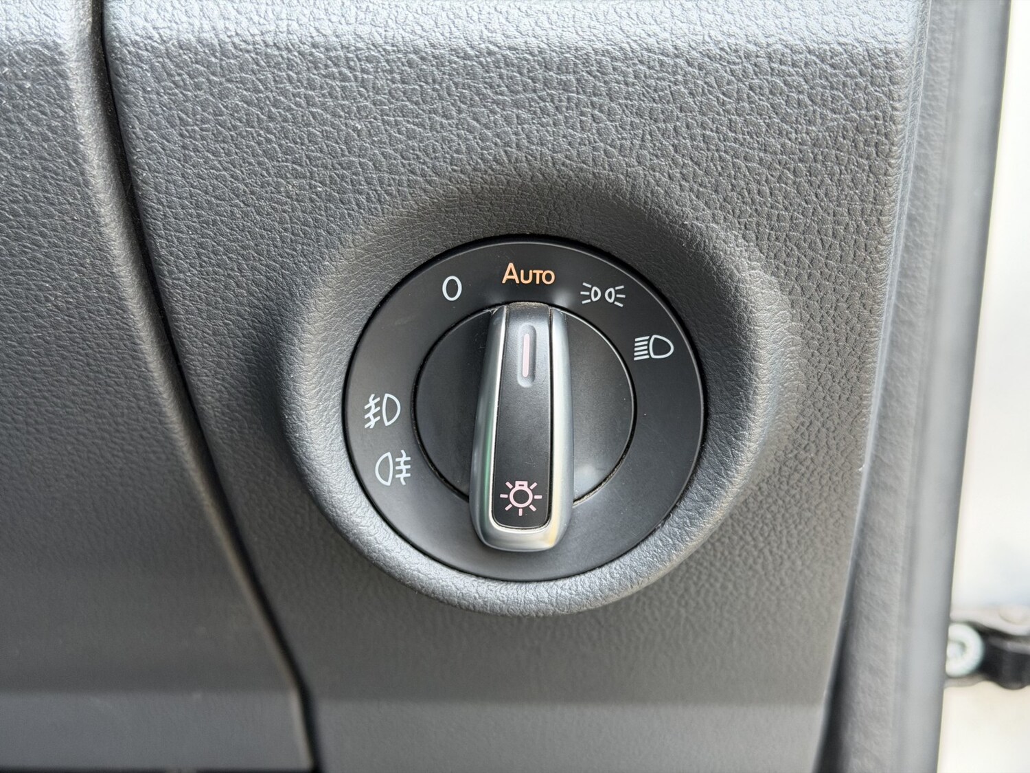 Used Volkswagen Amarok 2015 for sale - 77233755: Photo 33