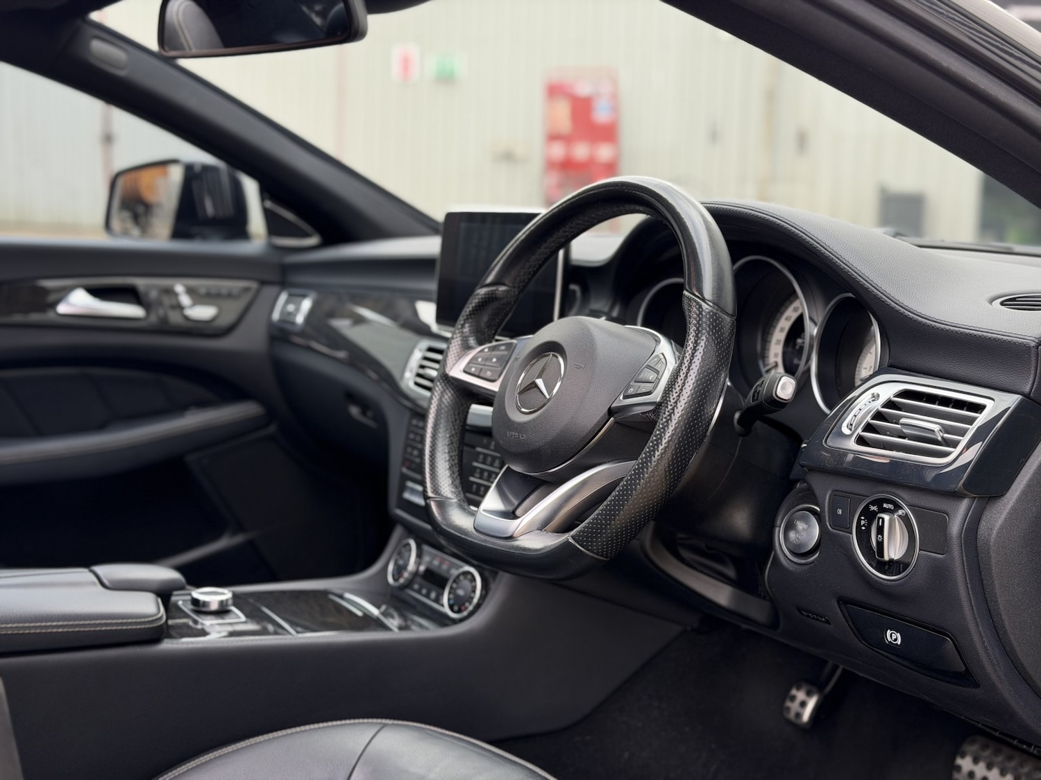 Used Mercedes-Benz CLS 2015 for sale - 77921398: Photo 34