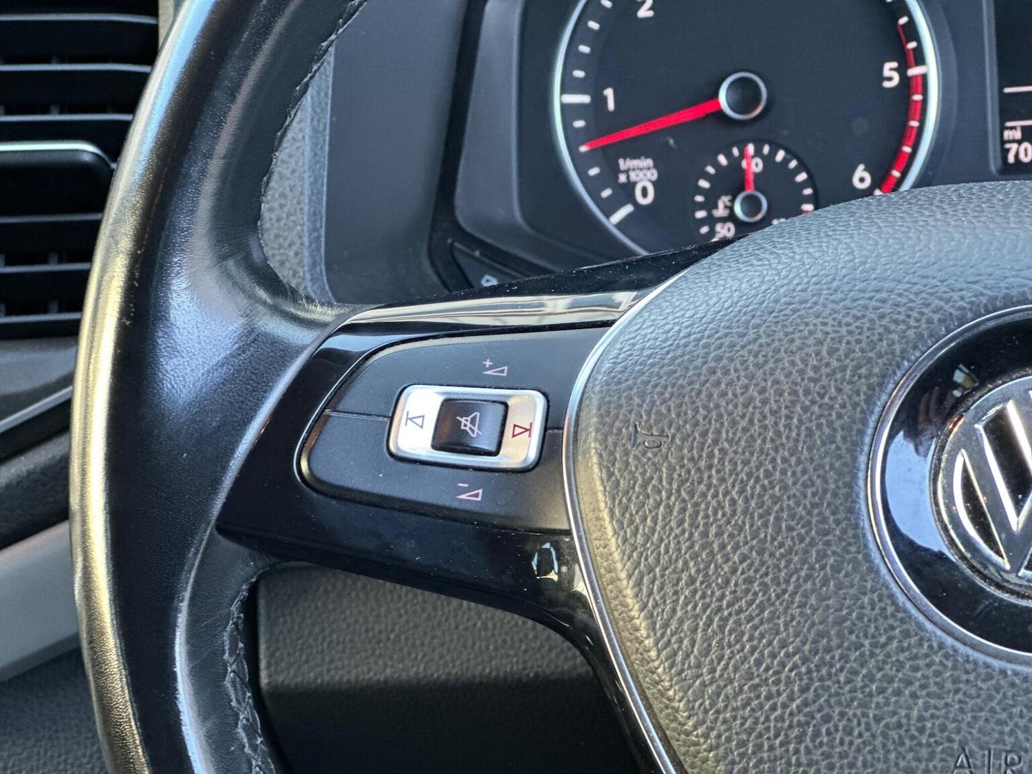 Used Volkswagen Amarok 2020 for sale - 76945422: Photo 40