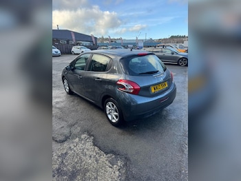 Used Peugeot 208 2013 for sale - 77352207: Photo