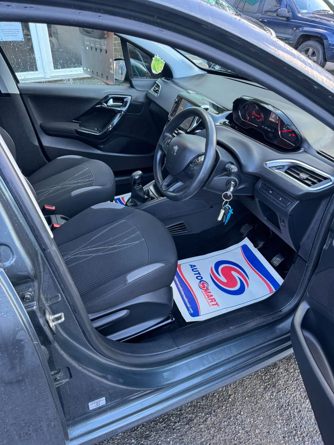 Used Peugeot 208 2013 for sale - 77352207: Photo 6