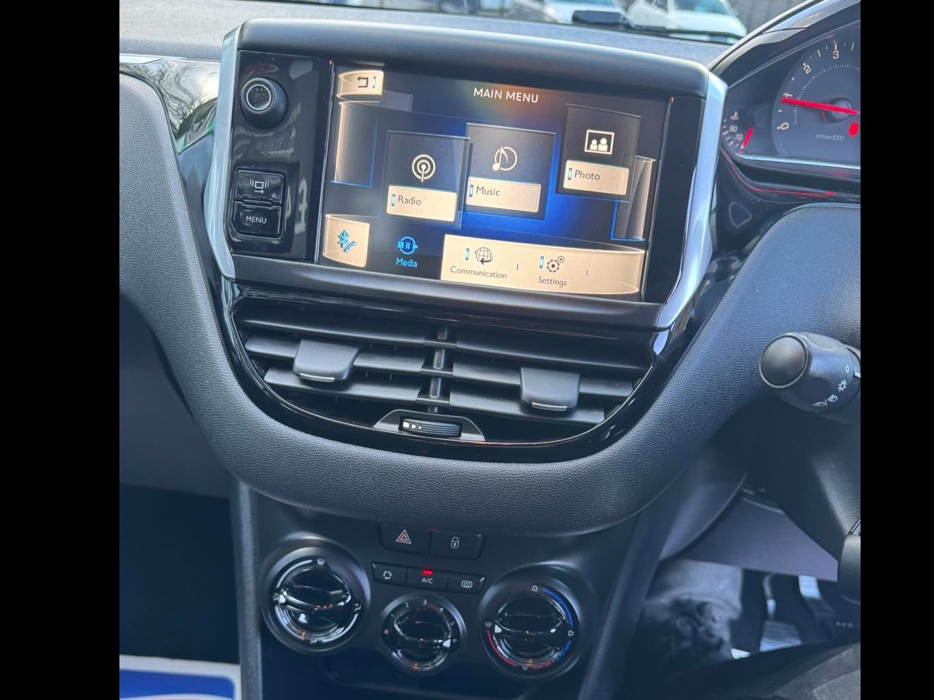 Used Peugeot 208 2013 for sale - 77352207: Photo 9