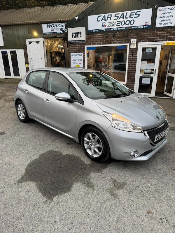 Used Peugeot 208 2013 for sale - 76219253: Photo 2