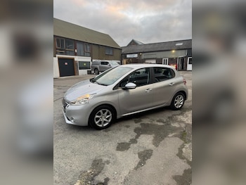 Used Peugeot 208 2013 for sale - 76219253: Photo 3