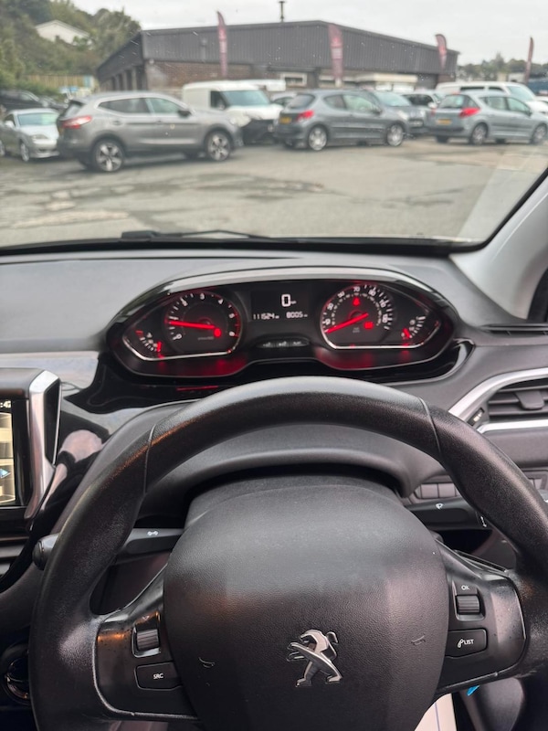 Used Peugeot 208 2013 for sale - 76219253: Photo 8