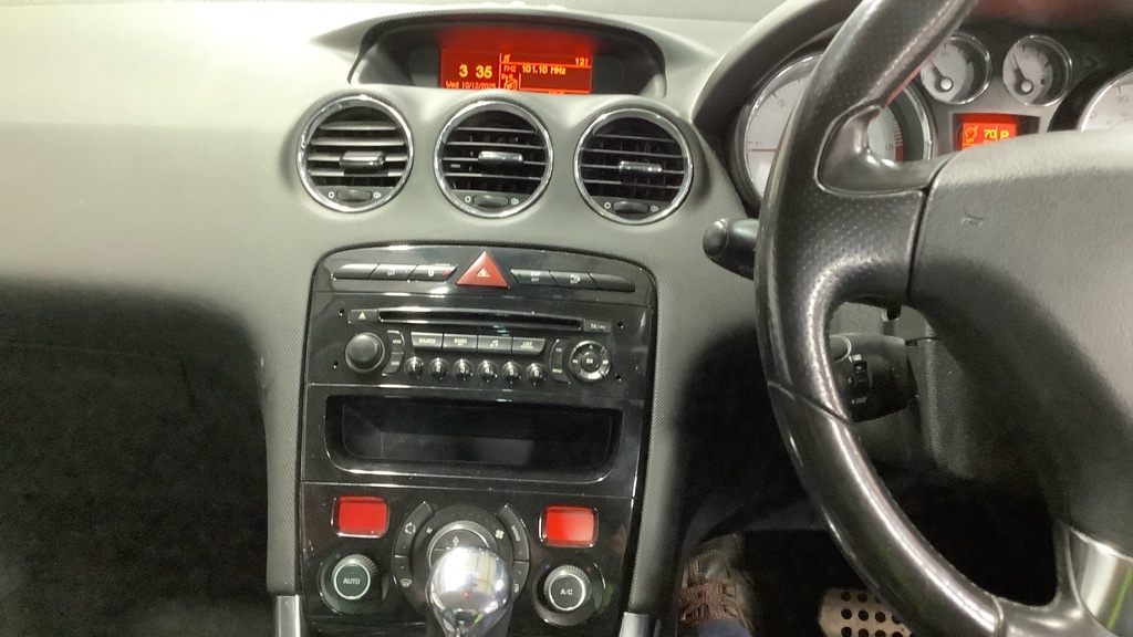 Used Peugeot 308 2010 for sale - 77019106: Photo 14