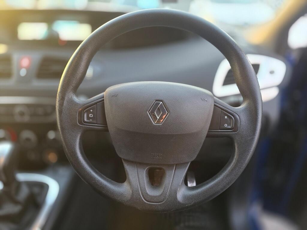 Used Renault Grand Scenic 2011 for sale - 77019836: Photo 17