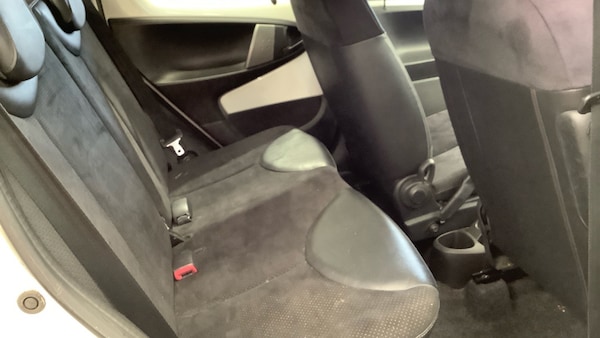 Used Toyota AYGO 2012 for sale - 76266171: Photo 8