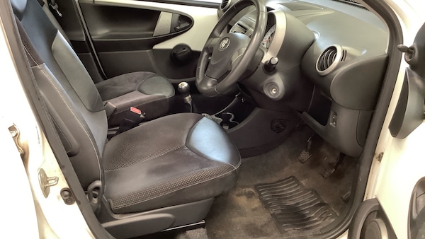 Used Toyota AYGO 2012 for sale - 76266171: Photo 9