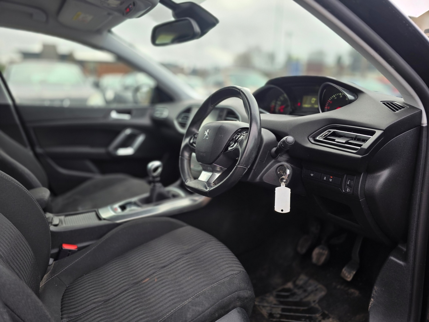 Used Peugeot 308 2015 for sale - 76720149: Photo 13