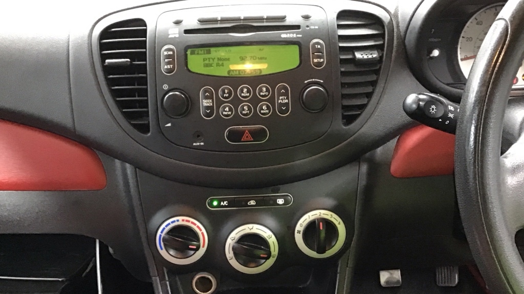 Used Hyundai i10 2010 for sale - 76345108: Photo 11