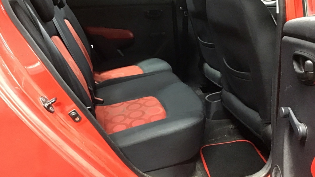 Used Hyundai i10 2010 for sale - 76345108: Photo 8