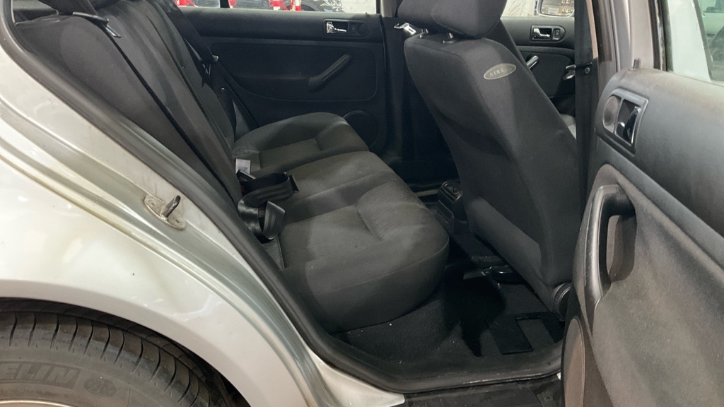 Used Volkswagen Golf 2003 for sale - 77796690: Photo 8