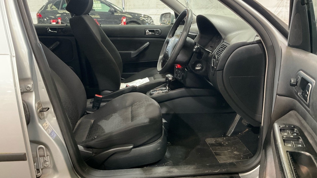 Used Volkswagen Golf 2003 for sale - 77796690: Photo 9