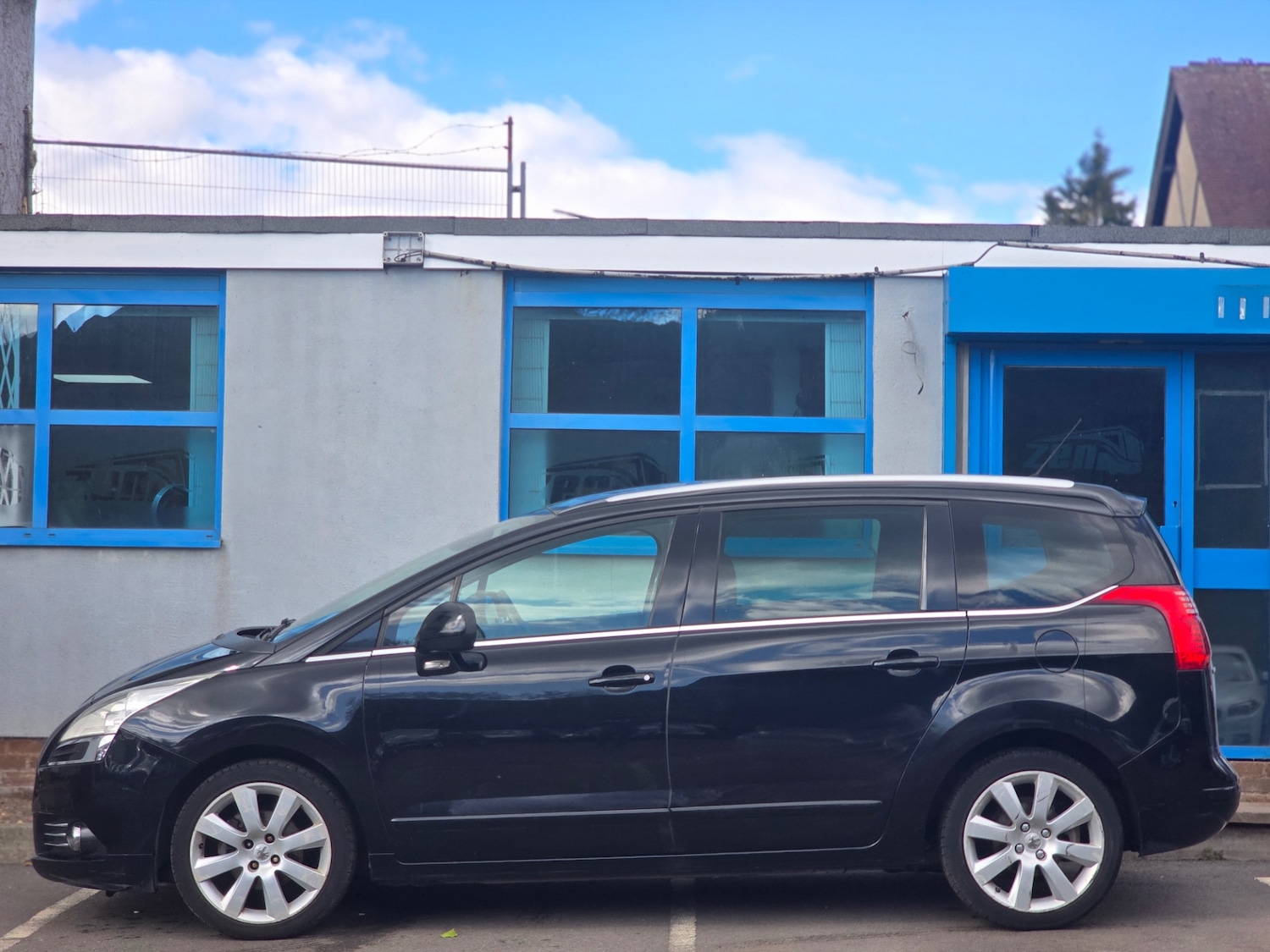 Used Peugeot 5008 2013 for sale - 78081112: Photo 9