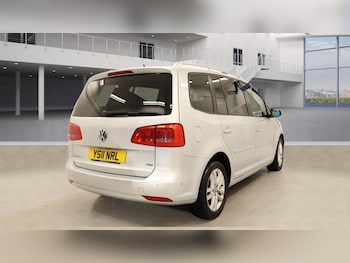 Used Volkswagen Touran 2011 for sale - 77435864: Photo