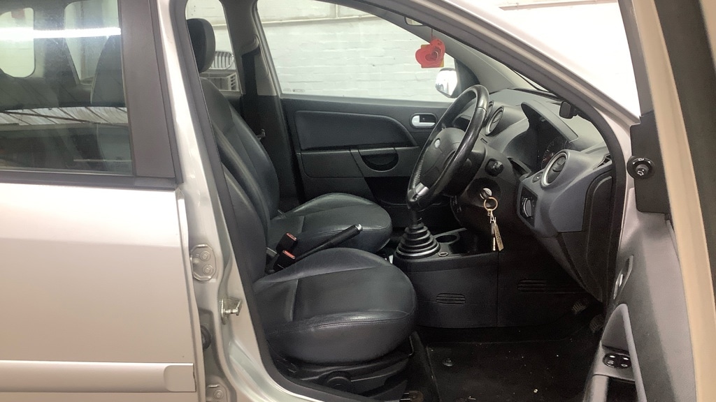 Used Ford Fiesta 2006 for sale - 76492330: Photo 9