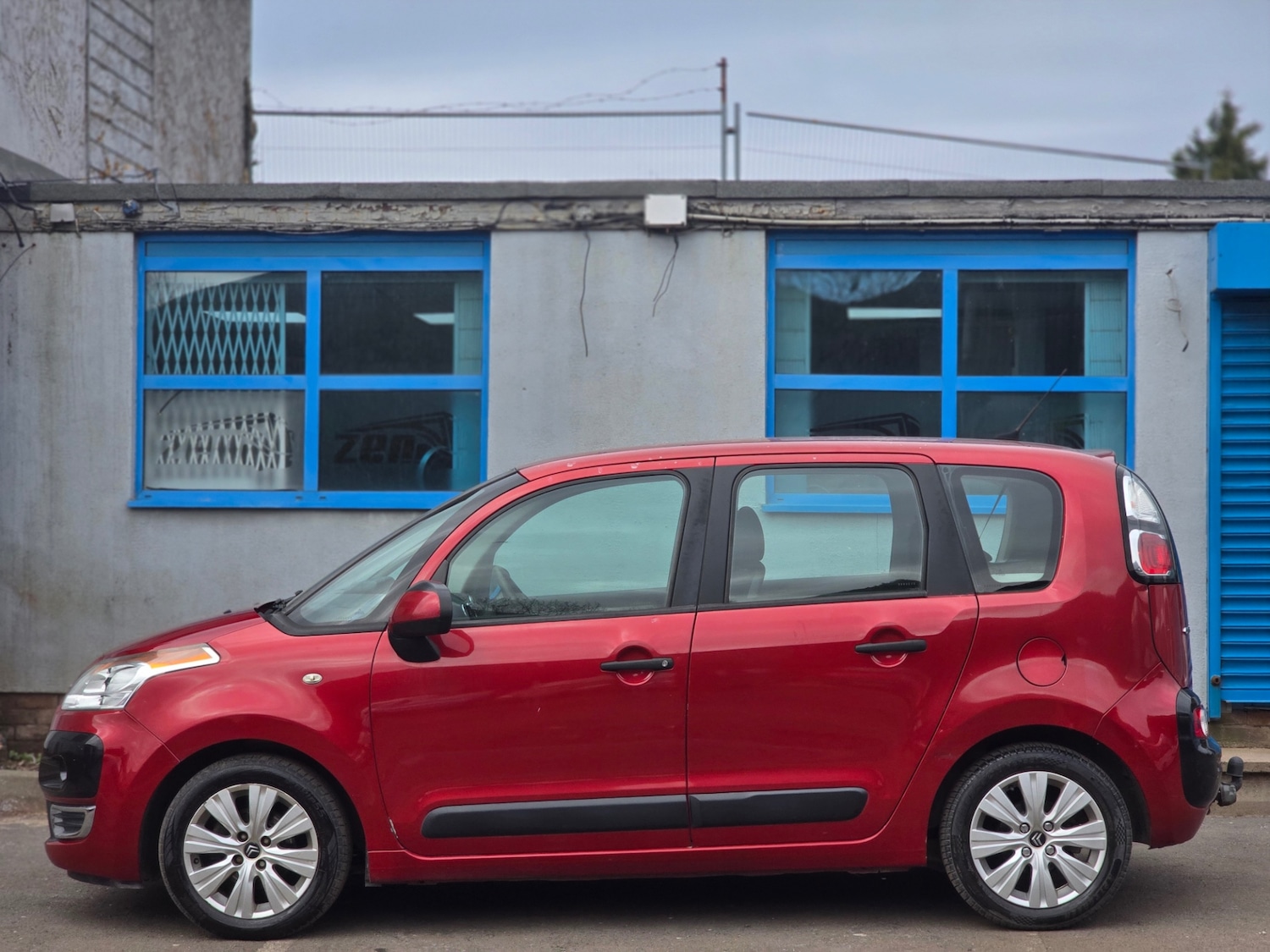 Used Citroen C3 Picasso 2009 for sale - 77762669: Photo 9