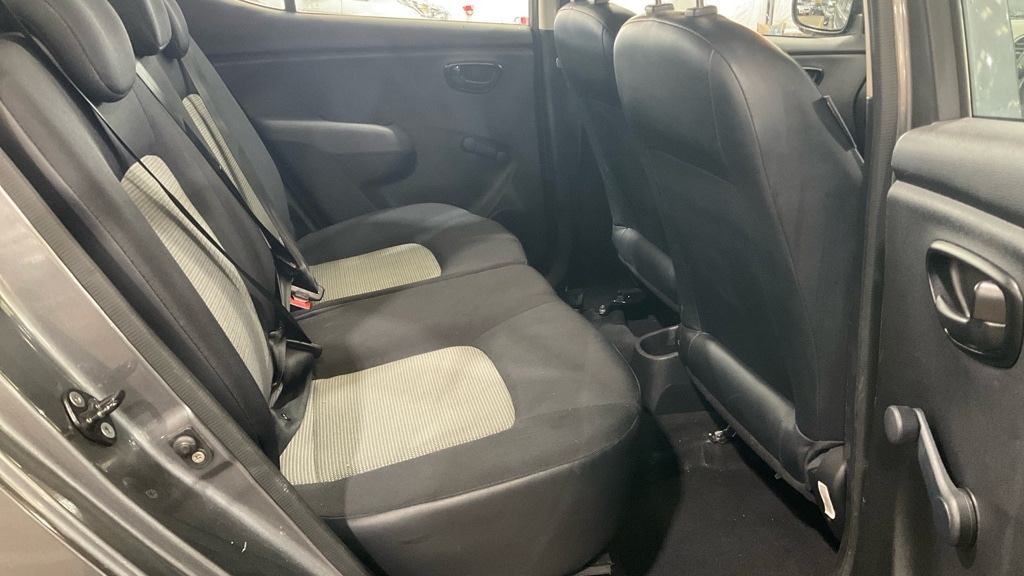 Used Hyundai i10 2010 for sale - 76493824: Photo 8